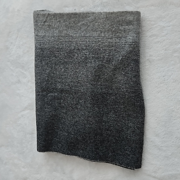 Qi Cashmere Men's Scarf - Picture 3 of 3